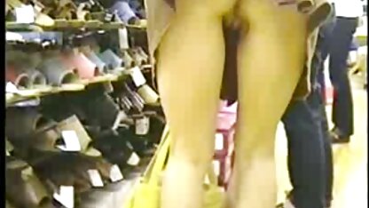 Pik-big chick en twee jongens hebben gratis soft porno een gangbang.