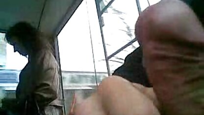 Vrouw stopt vagina onder homo tong terwijl haar free porno film hd biseksuele man haar kont neukt.