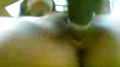 Jonge hoer laat strakke vagina zien. free porno film hd