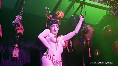 Het meisje zat in de gevangenis en herinnert zich hoe free porno film gratis ze seks had met haar minnaar.