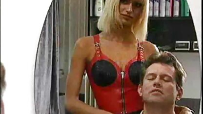 Aantrekkelijke lesbische gynaecoloog brengt patiënt tot de beste gratis porno orgasme met vibrator