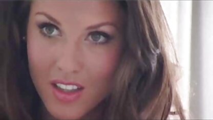 Mooie nachtseks bij de gratis porno movies open haard die oplicht