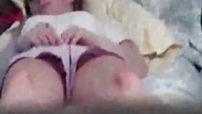 Vicki die klit afrukt met waterjets en frietjes met porno film sex gratis seksmachine.