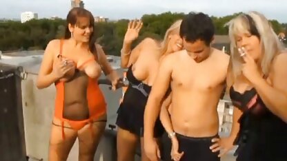 Ass babe doet een solo die erg gratis pornon interessant is