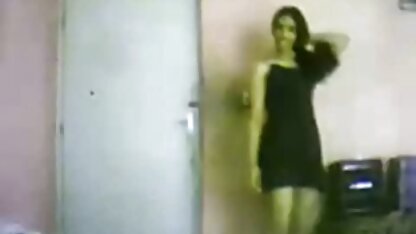 Sletterig neuken met een jongeman bovenaan de tafel. porno film hamster