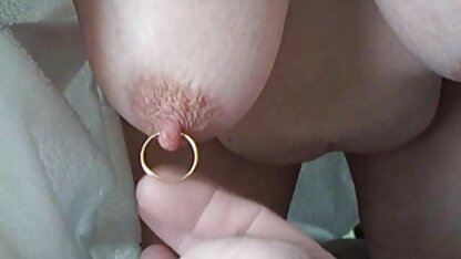 Biseksueel stel nodigt iemand de beste gratis porno uit om rond te hangen.