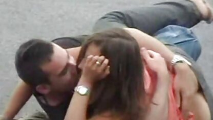 Een jonge teef die twee oude prostituees neukt. online gratis porno