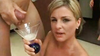 Buste Volwassen Vrouw Brengt gratis soft porno Twee Lullen