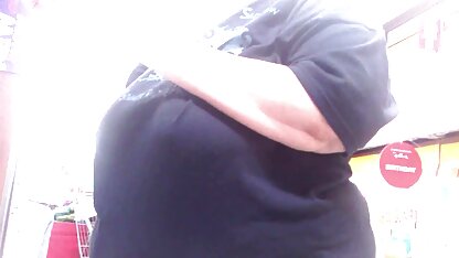 Buste porno hoge hakken brunette neukertje in groot bed