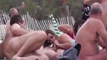 Een eenvoudig meisje om geld in de auto porno film sex gratis te krijgen.