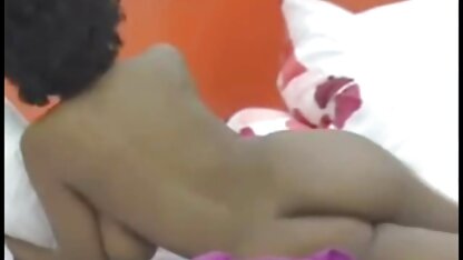 Solo naakte chick en poseren gratis amerikaanse porno open