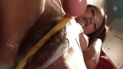 Na anale seks krijgt de Schoonheid Sperma op sex porno film gratis haar gezicht.