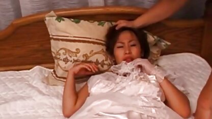 Christina spreidt haar kont en gratis pornofilm hd geeft anale