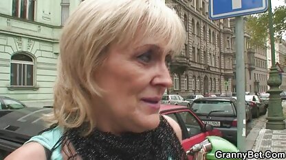 Twee mannen gratis porno youtube verkrachten een Russisch meisje.