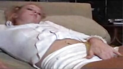 Na een pijpbeurt wordt brunette in haar kont gratis pornofilm hd geneukt.