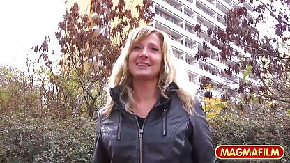 De bruid in een witte jurk affaire met de bruidegom voor de bruiloft laura angel porno film
