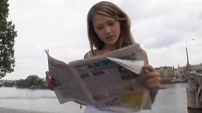 Een man zette de sproeier op de fallus en plant er een gratis dieren porno OS op.